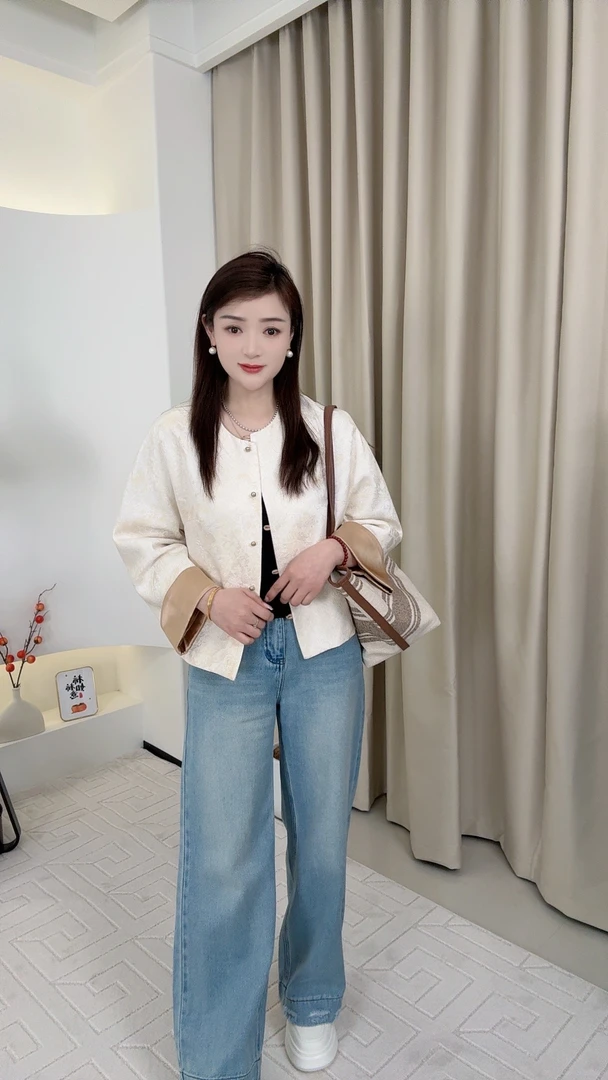 251177 丽丽--【浮云月下】春季新款圆领浮雕刺绣提花时髦显瘦上衣