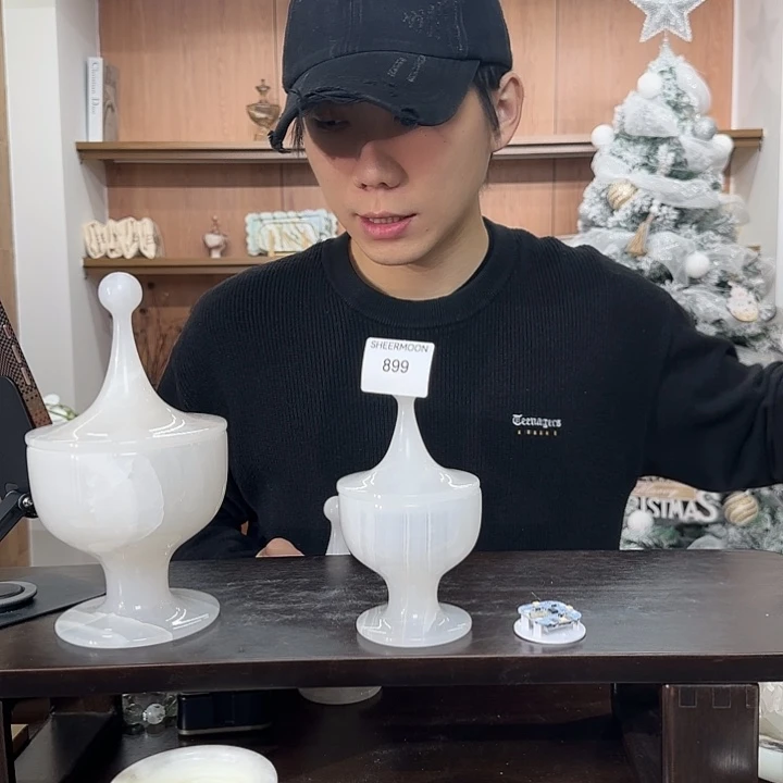 霹***贝石材899。 白玉迷你马戏团。   带一个灯