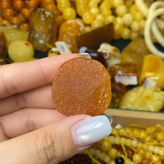 未镶嵌琥珀珠宝奇石