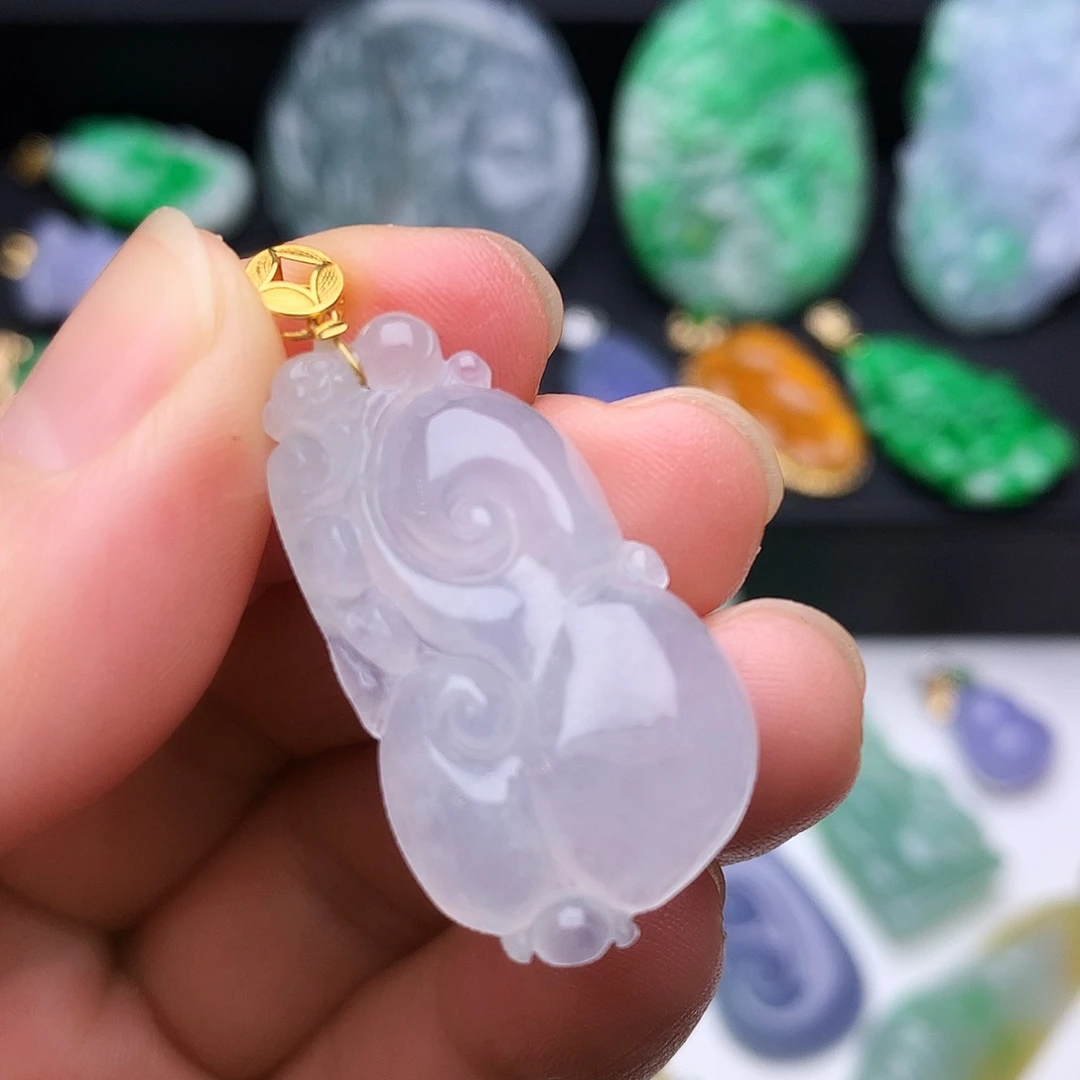 翡翠18K金镶嵌颈饰如意