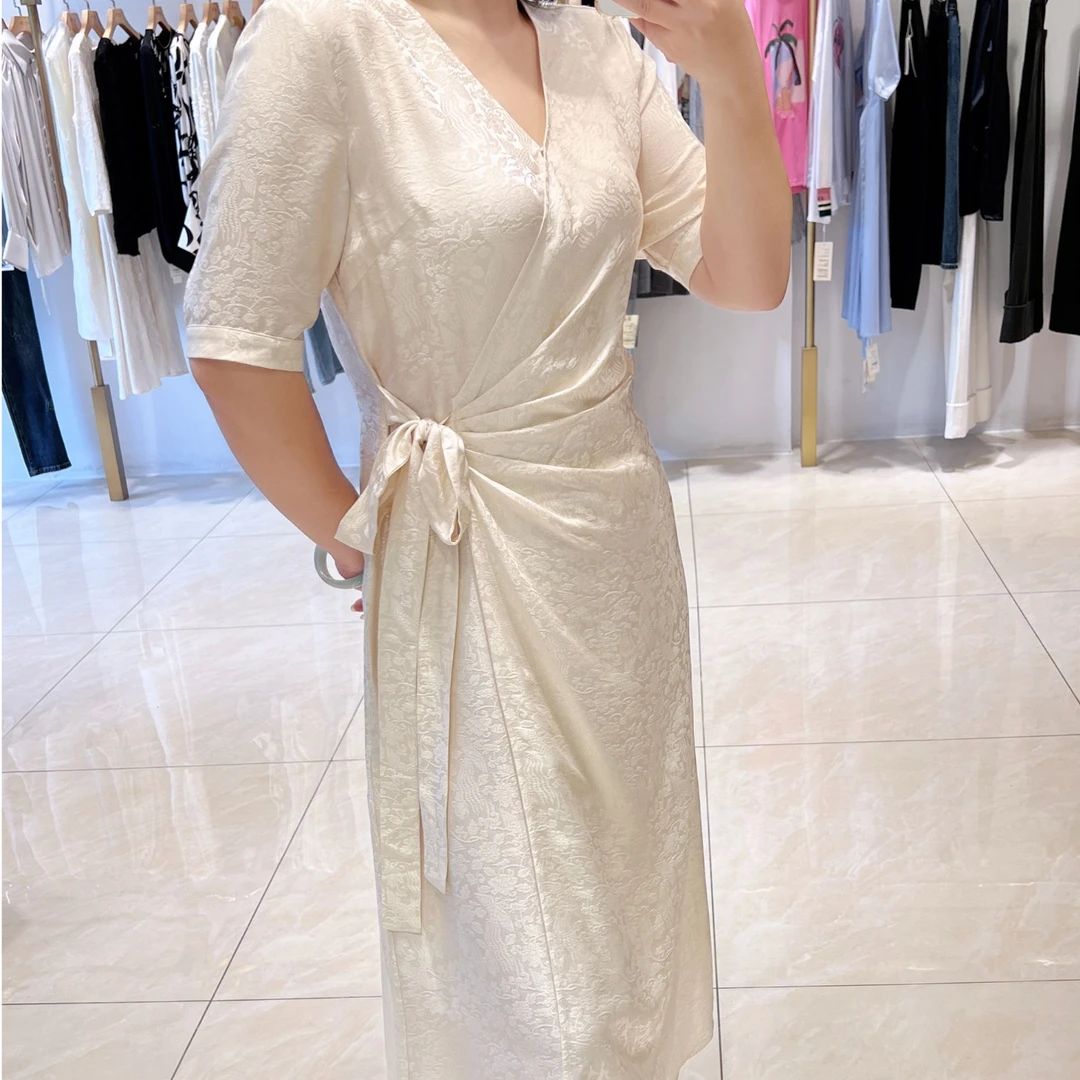2025年夏装新款金丝线收腰V领修身系带长裙高腰中袖连衣裙夏季