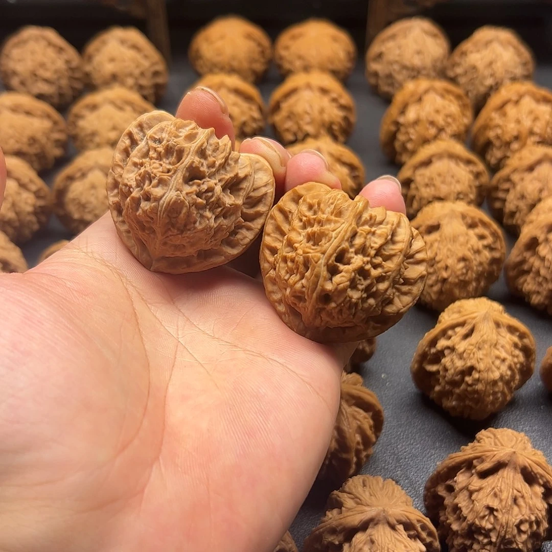 帝***辛吊坠桃核文玩核桃