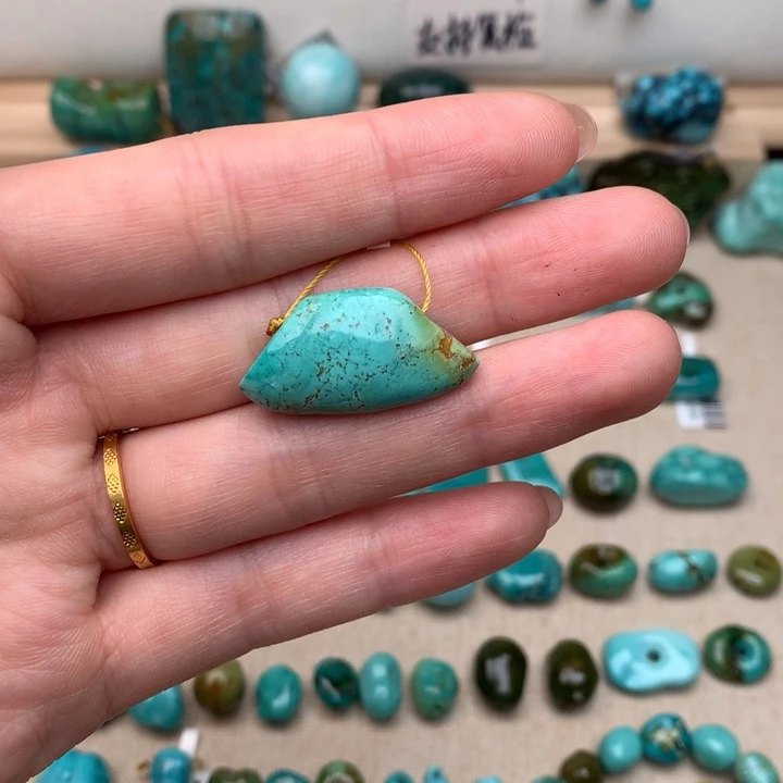 绿松石未镶嵌珠宝奇石