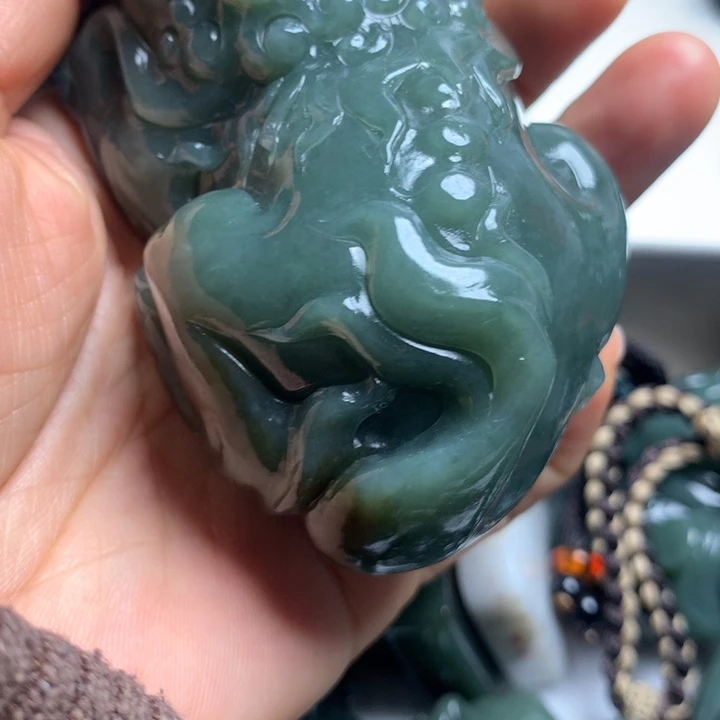 金***和田玉未镶嵌颈饰