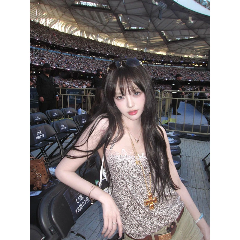 2025夏季新款性感辣妹风豹纹蕾丝挂脖背心高腰百搭短裤时尚两件套