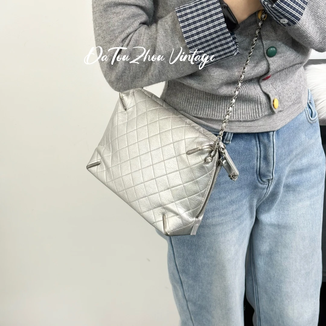 95新 Chanel/香奈儿 银色菱格相机斜挎包 ala