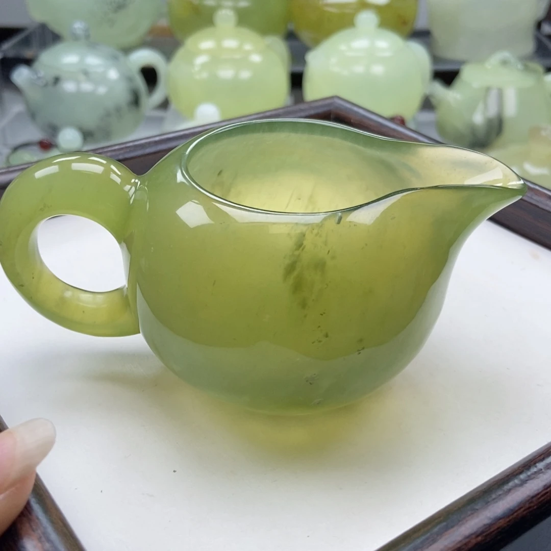 蛇纹石玉未镶嵌水杯微瑕