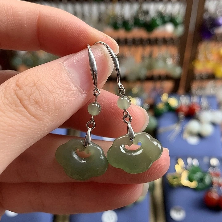 和田玉银S925镶嵌耳饰如意锁湖水绿