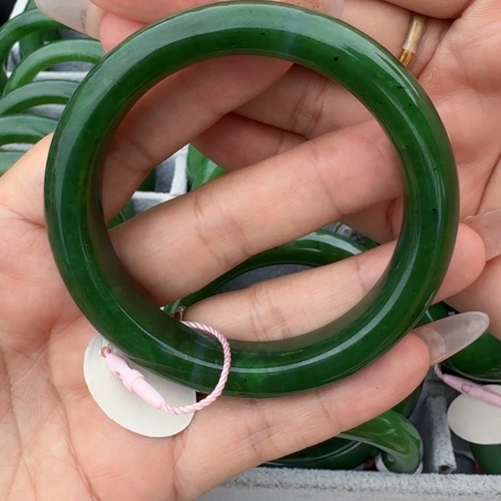未镶嵌手镯和田玉（碧玉）