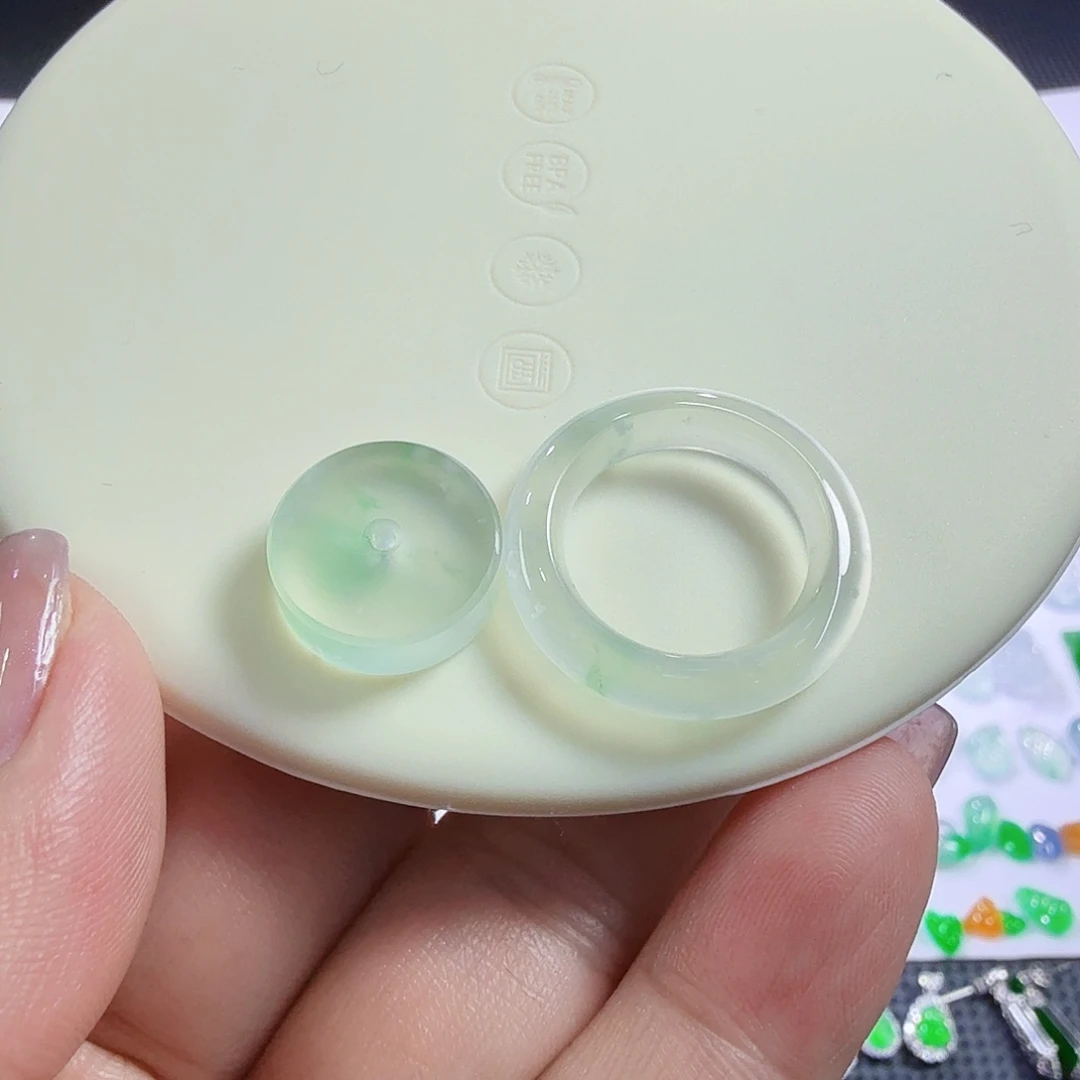 翡翠未镶嵌颈饰裸石