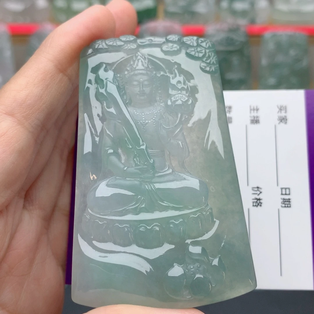 翡翠未镶嵌颈饰虚空