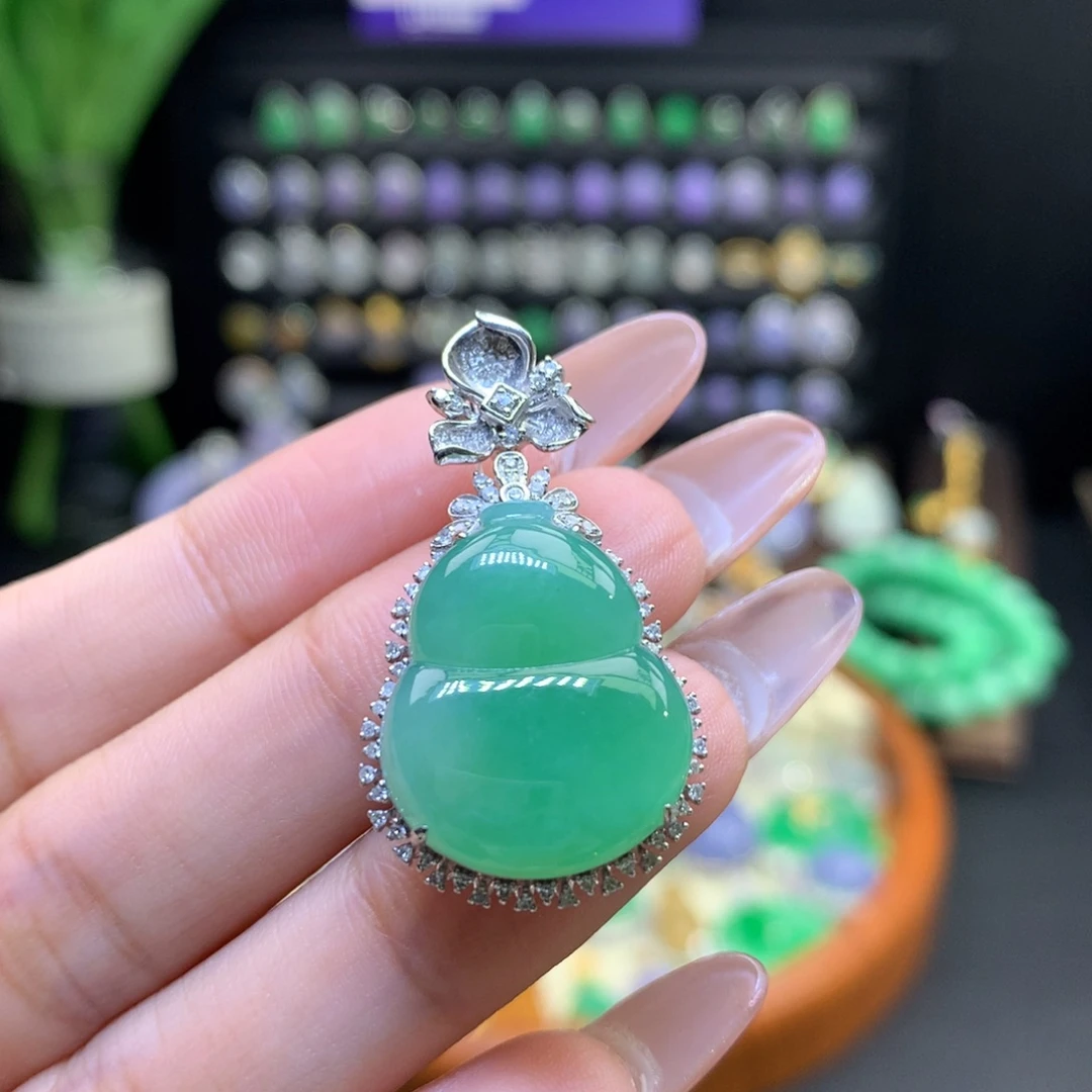 翡翠18K金镶嵌颈饰