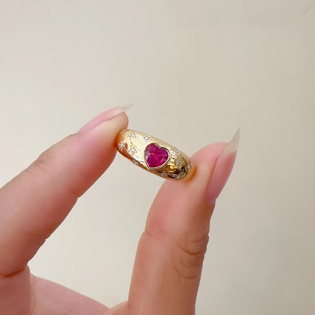 甜酷风爱心红宝石戒指 18k金材质0.51ct+0.082ct