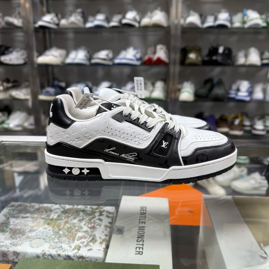 99新 LouisVuitton/路易威登 黑白满印鞋 原盒 41.5码 YH16211