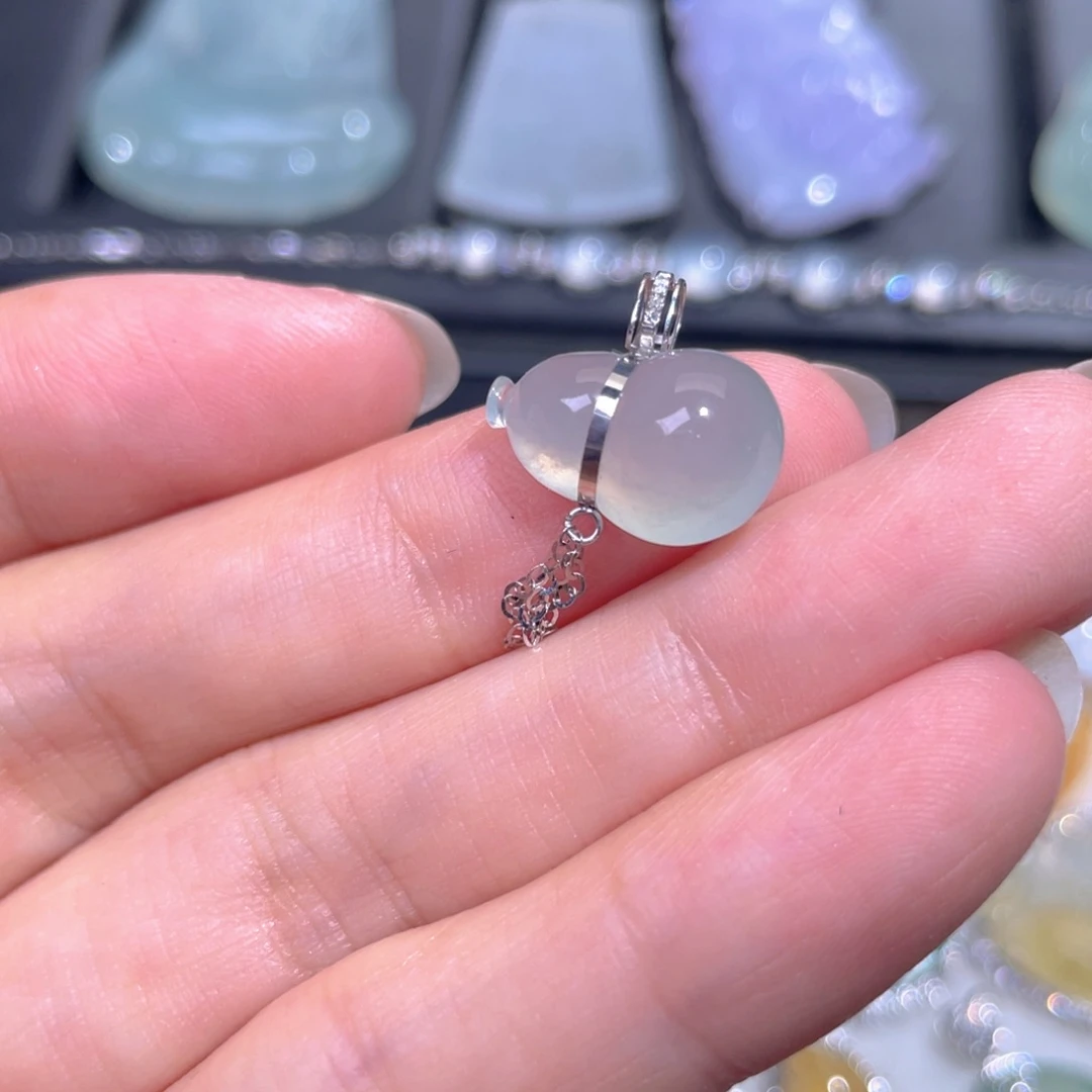 颈饰18K金镶嵌翡翠翡翠