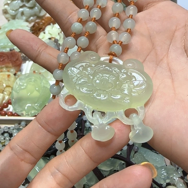 蛇纹石玉未镶嵌吊坠