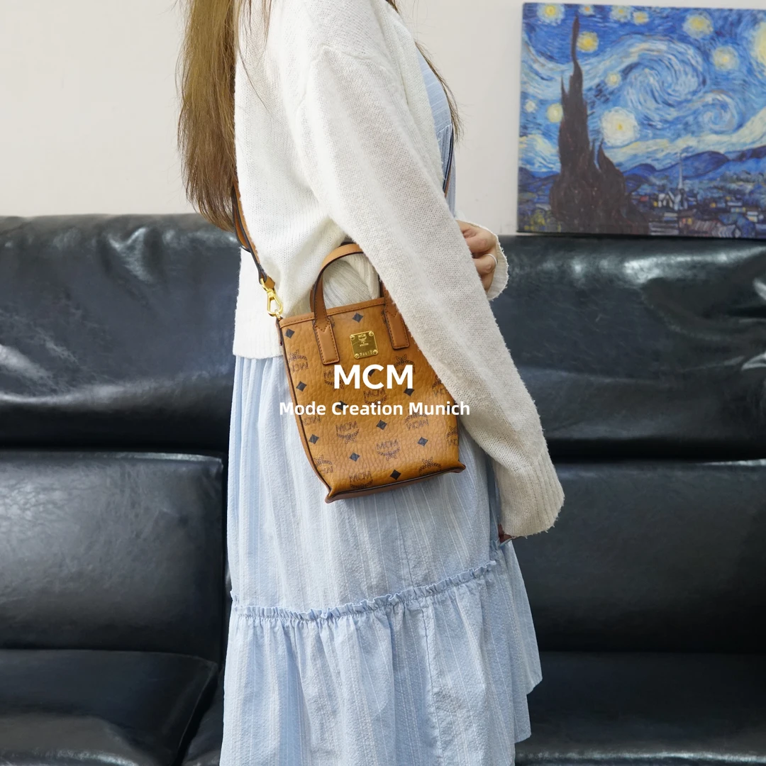 95新 MCM 干邑色薯条手提斜挎包/EE05724573/4573