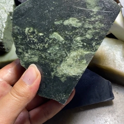 未镶嵌和田玉（糖玉）挂件青*