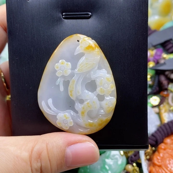 翡翠吊坠(赠链)未镶嵌