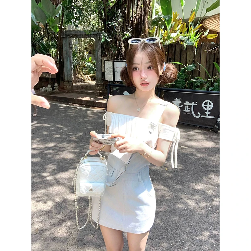 2025夏季新款纯欲甜美风白色一字肩短袖上衣配蝴蝶结背带短裙