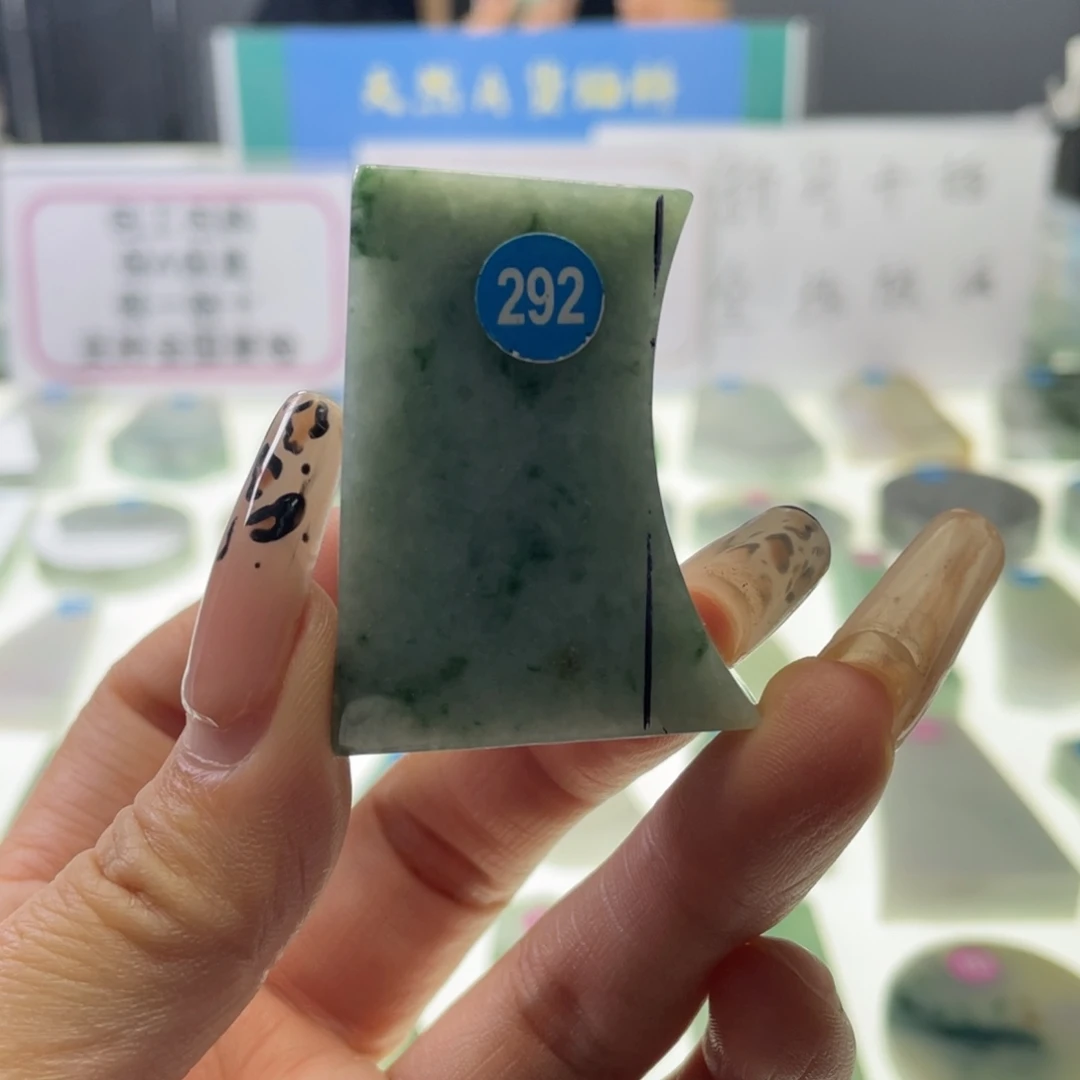 定制翡翠未镶嵌挂件