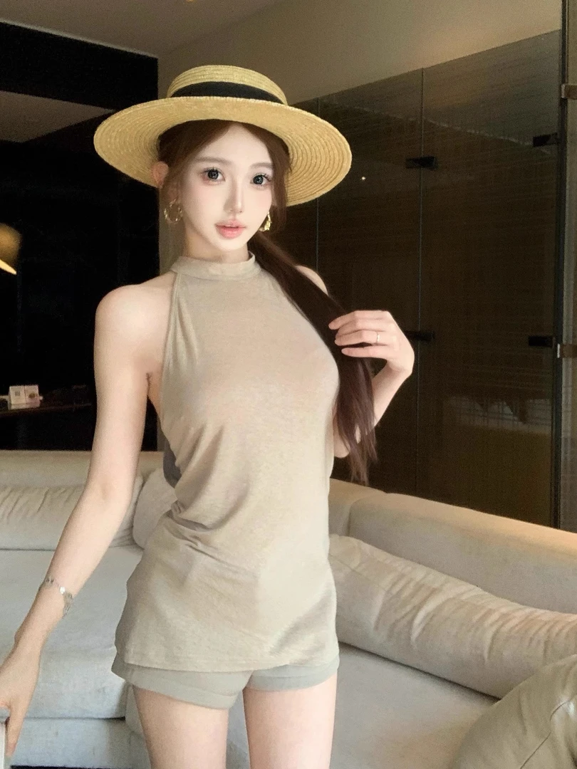 百搭浅卡其色辣妹短裤