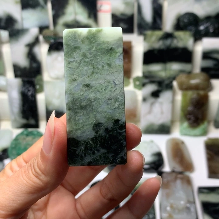 独山玉未镶嵌颈饰