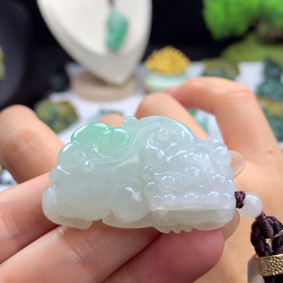 翡翠未镶嵌颈饰A2 果绿霸王貔貅