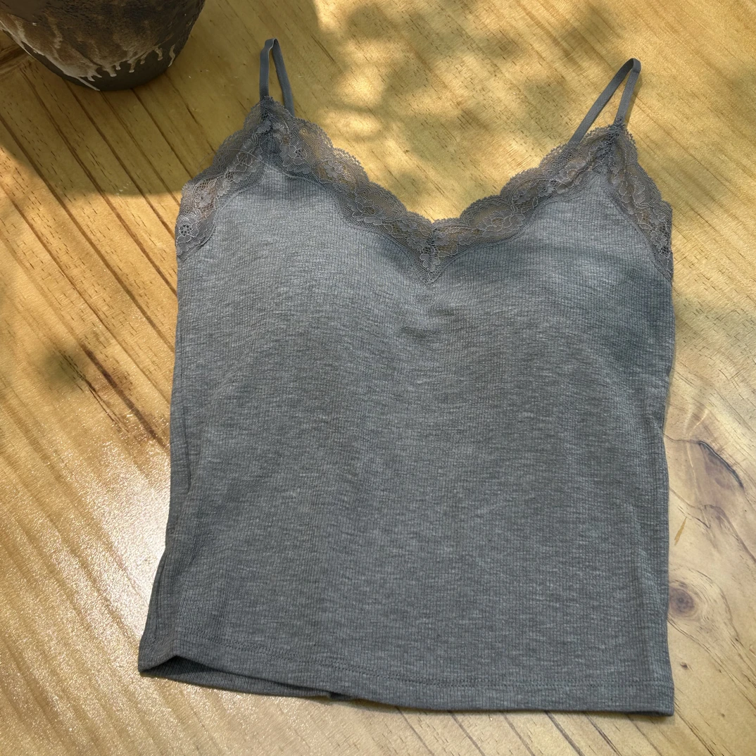 纯欲性感蕾丝吊带背心女带胸垫修身显瘦外穿内搭美背