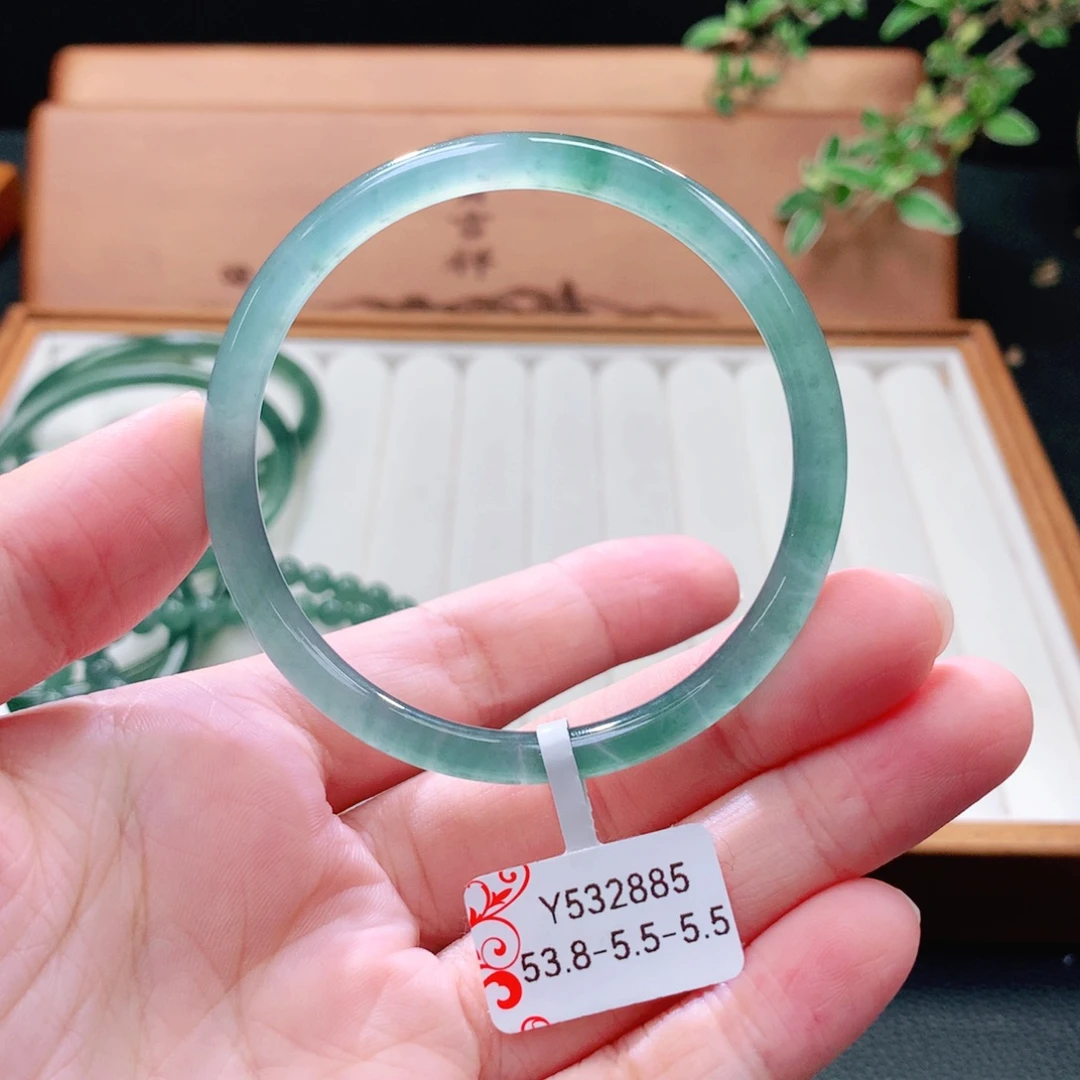 翡翠未镶嵌手镯（圆镯）