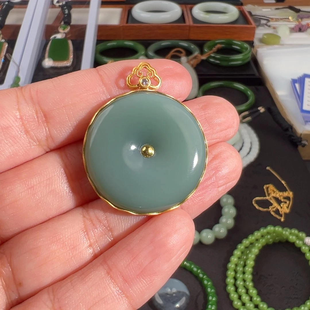 和田玉（碧玉）18K金镶嵌颈饰瓷蓝无结构平安扣