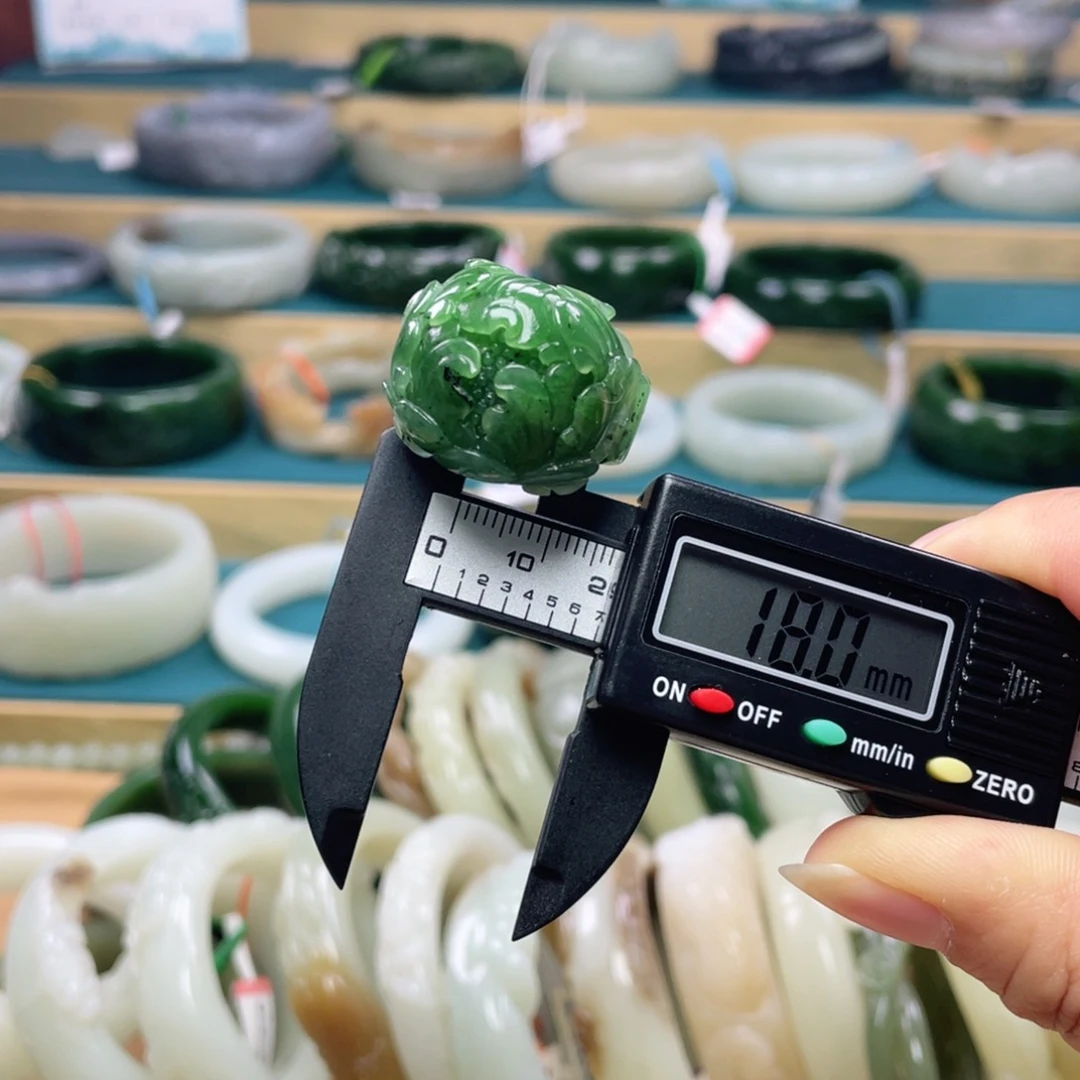 未镶嵌戒指和田玉