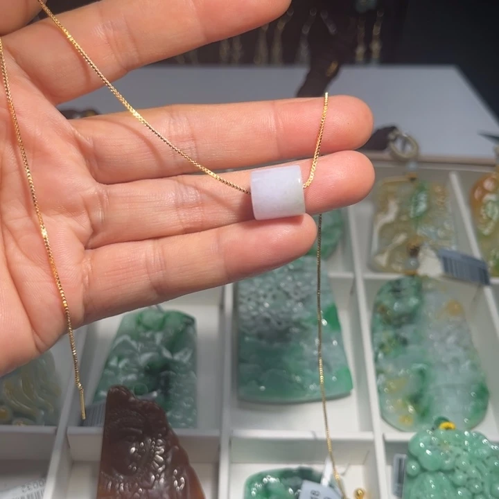 翡翠未镶嵌颈饰挂件