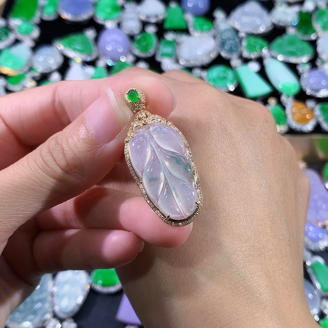 翡翠18K金镶嵌颈饰