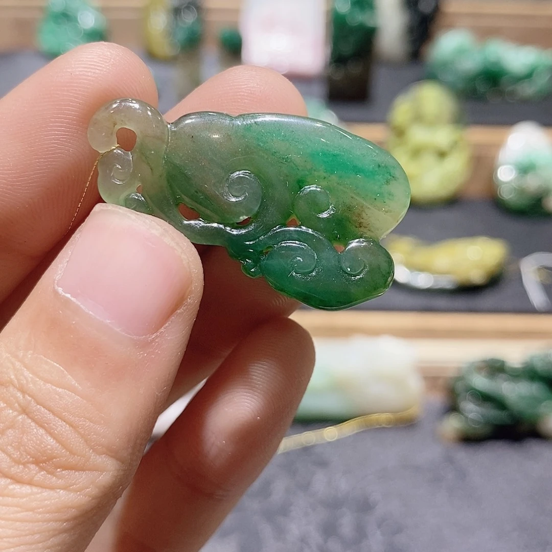 独山玉未镶嵌吊坠