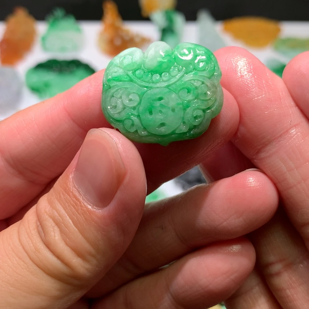 未镶嵌定制翡翠吊坠