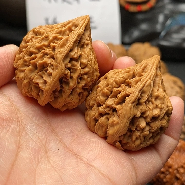 文玩核桃吊坠坐佛