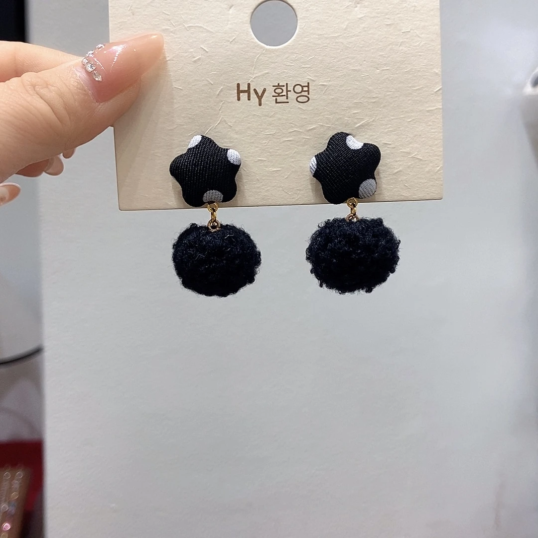 锆石纯铜925银黑色五角星毛球耳饰
