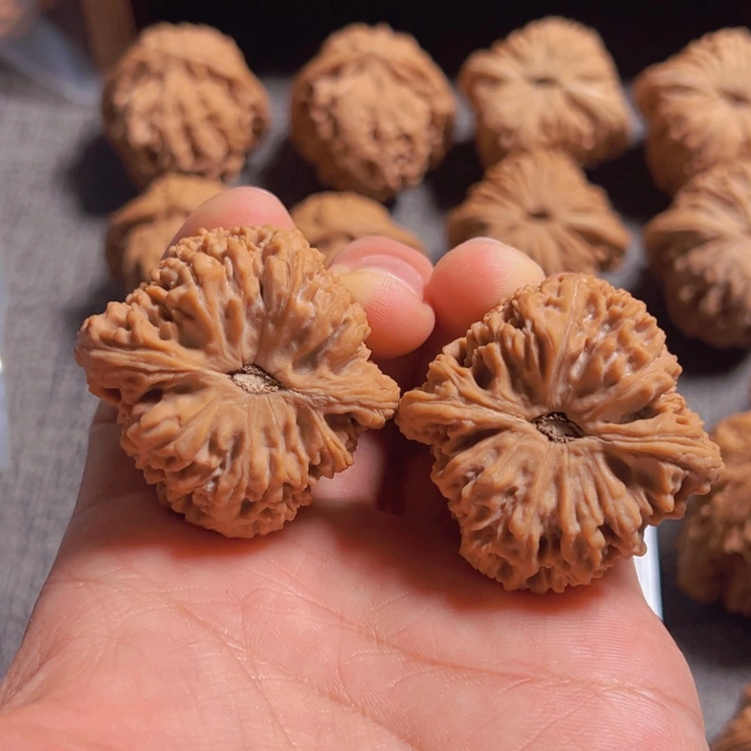 文玩核桃把件呼**呦41南疆