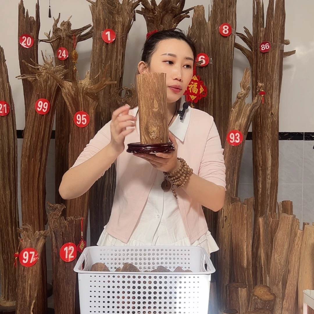 沉香碎屑沉香原材料