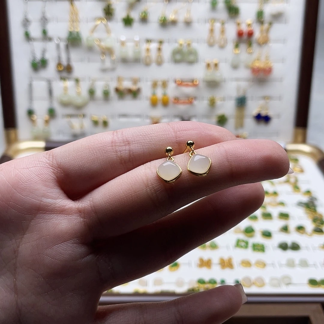 和田玉未镶嵌耳饰