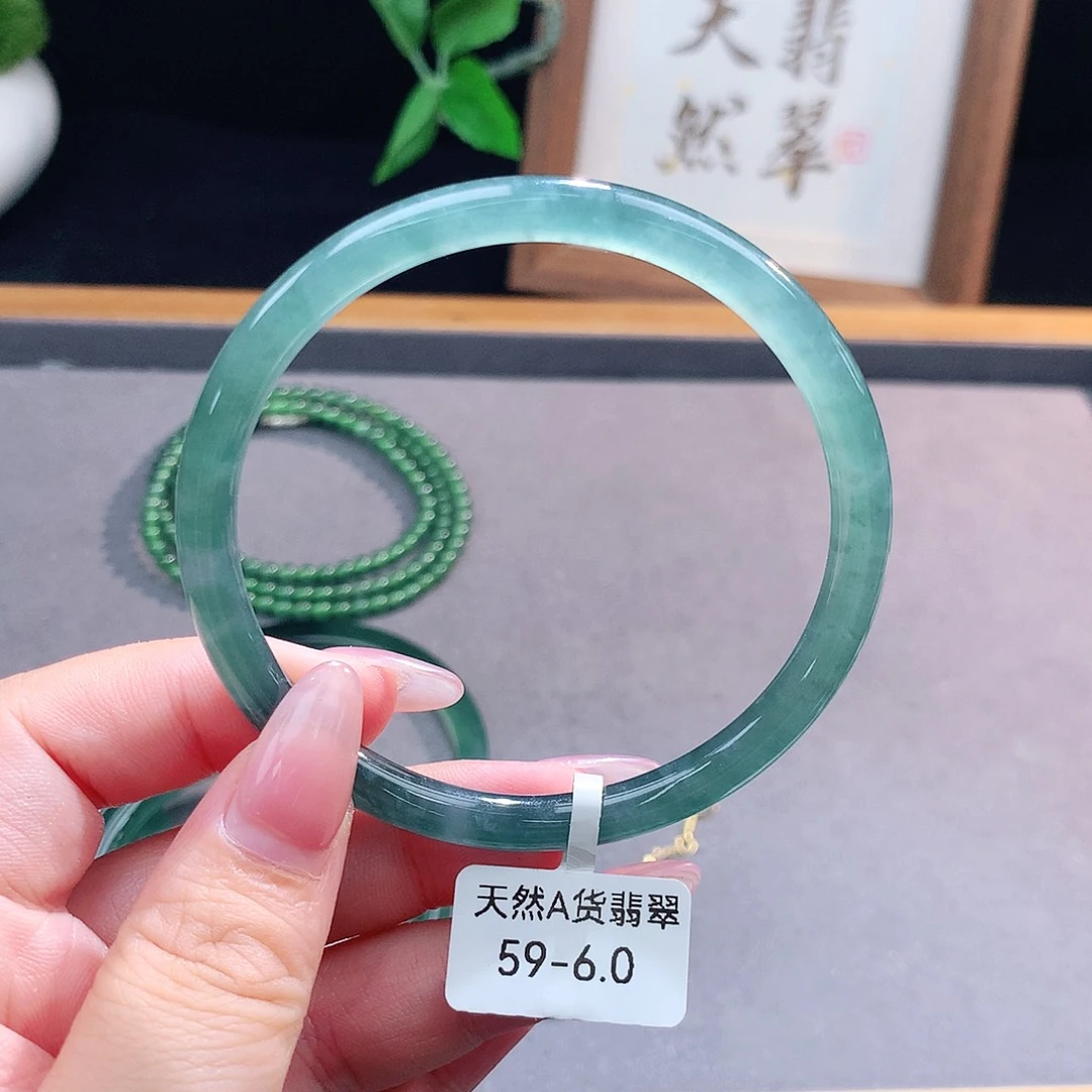 未镶嵌手镯（圆镯）翡翠