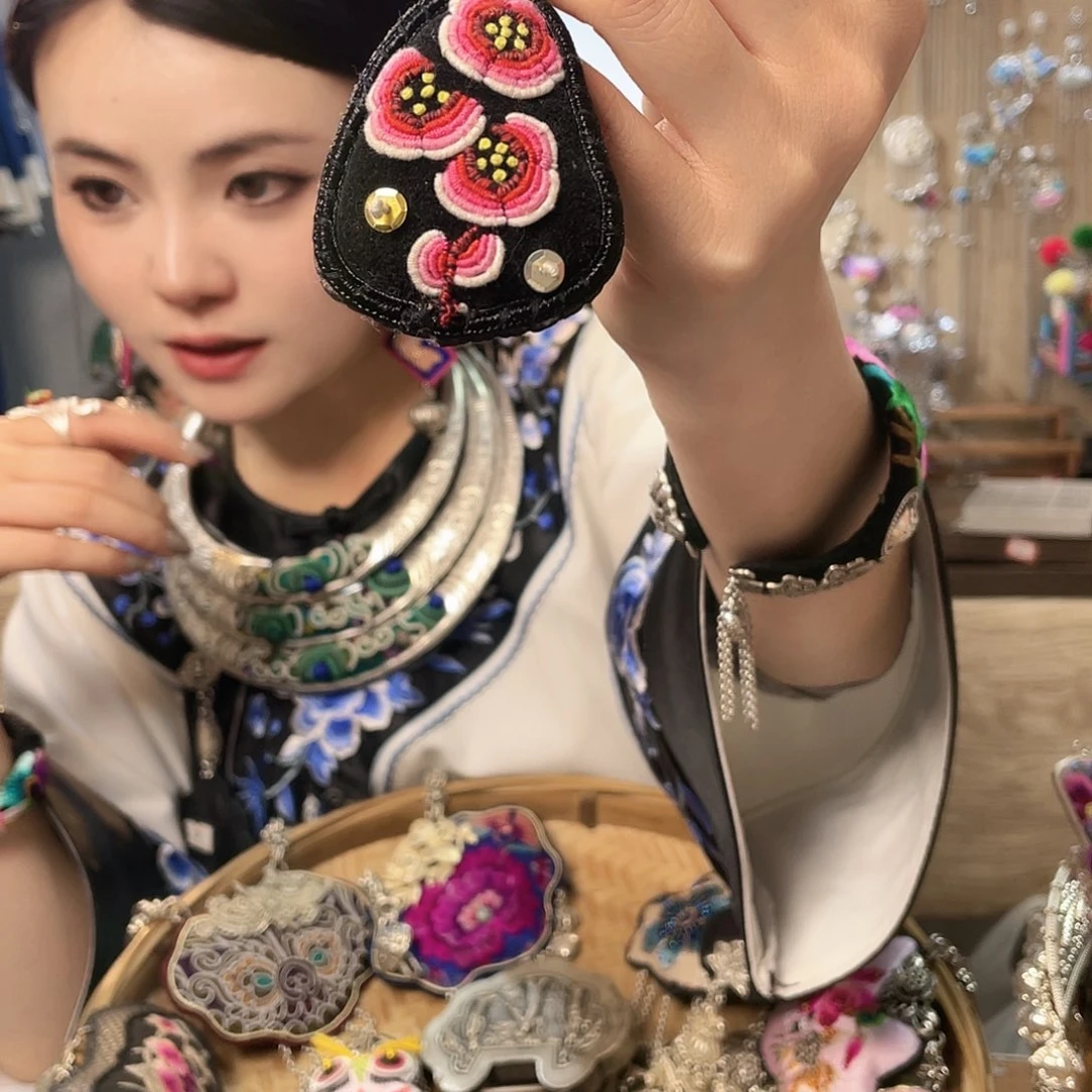 锆石纯铜合金吊坠