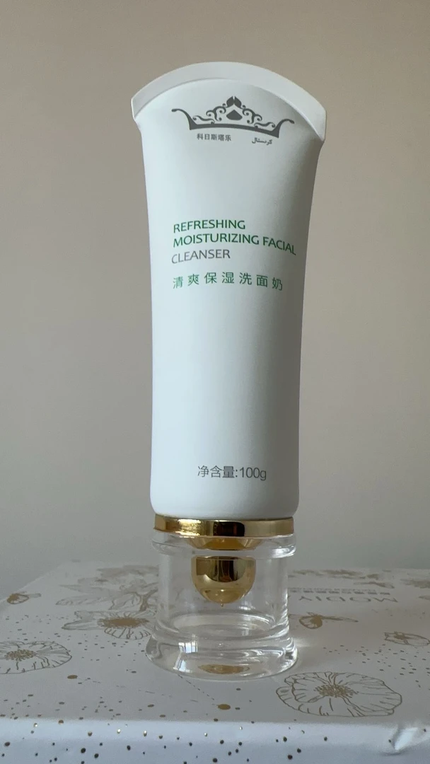 女士清爽保湿洁肤乳，清洁同时保持肌肤水润