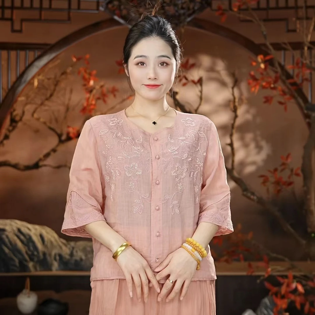 点绛唇春季新款纯色绣花气质衬衫83101