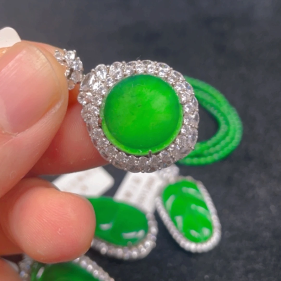 【闪购商品】颈饰银S925镶嵌翡翠吊坠