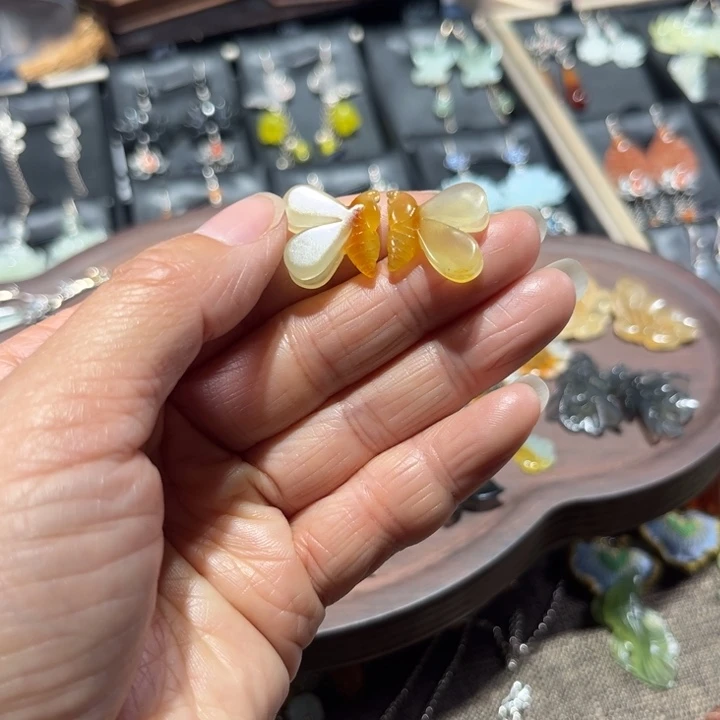 哈***ﾉ蛇纹石玉未镶嵌耳饰
