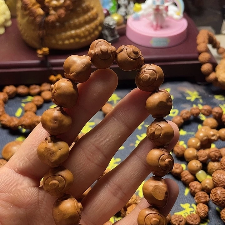 龙纹桃核雕刻瑕疵把把壶