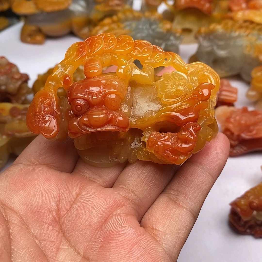 石英质玉（黄龙玉）未镶嵌颈饰