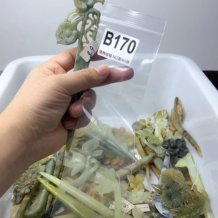 蛇纹石玉发饰合金老**娃